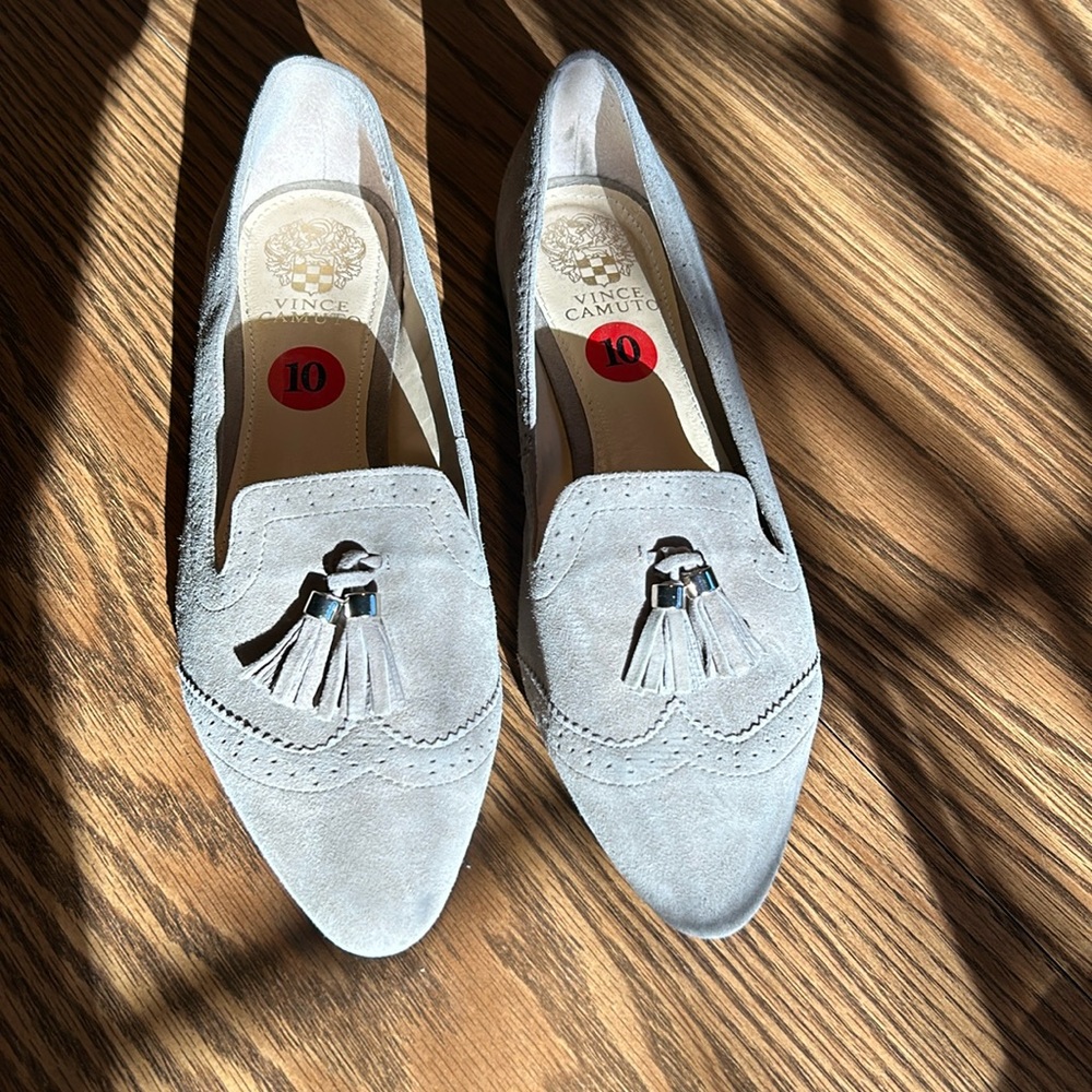 Vince Caputo Rozek women’s Size 10M beige Suede Flat Loafers